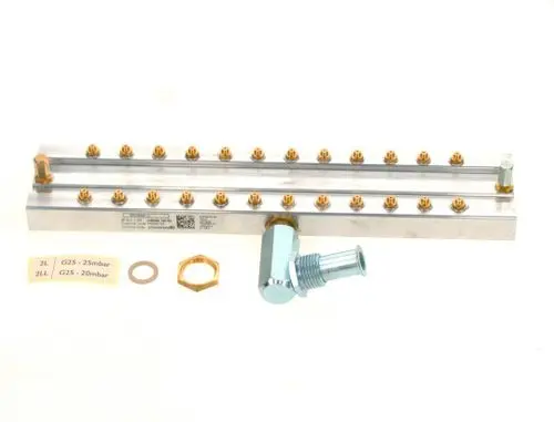 Bosch-Düsenplatte mit mehreren Düsen, Metallgehäuse und Anschlüssen. Enthält Montageschrauben und Dichtungen. Geeignet für Heizungssysteme.